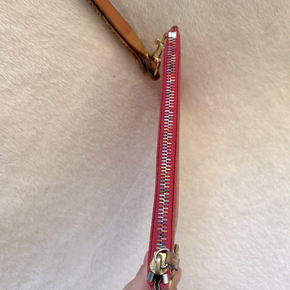 Dooney & Bourke Y2K vintage pink rainbow clutch wristlet with keyring 🌈💖 - Picture 5 of 7